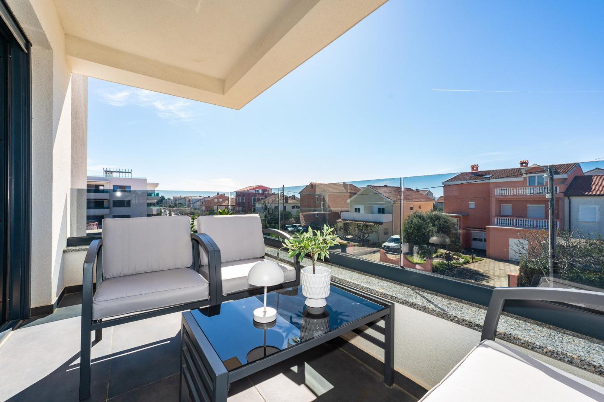 K Luxury Few Min Walk From The
