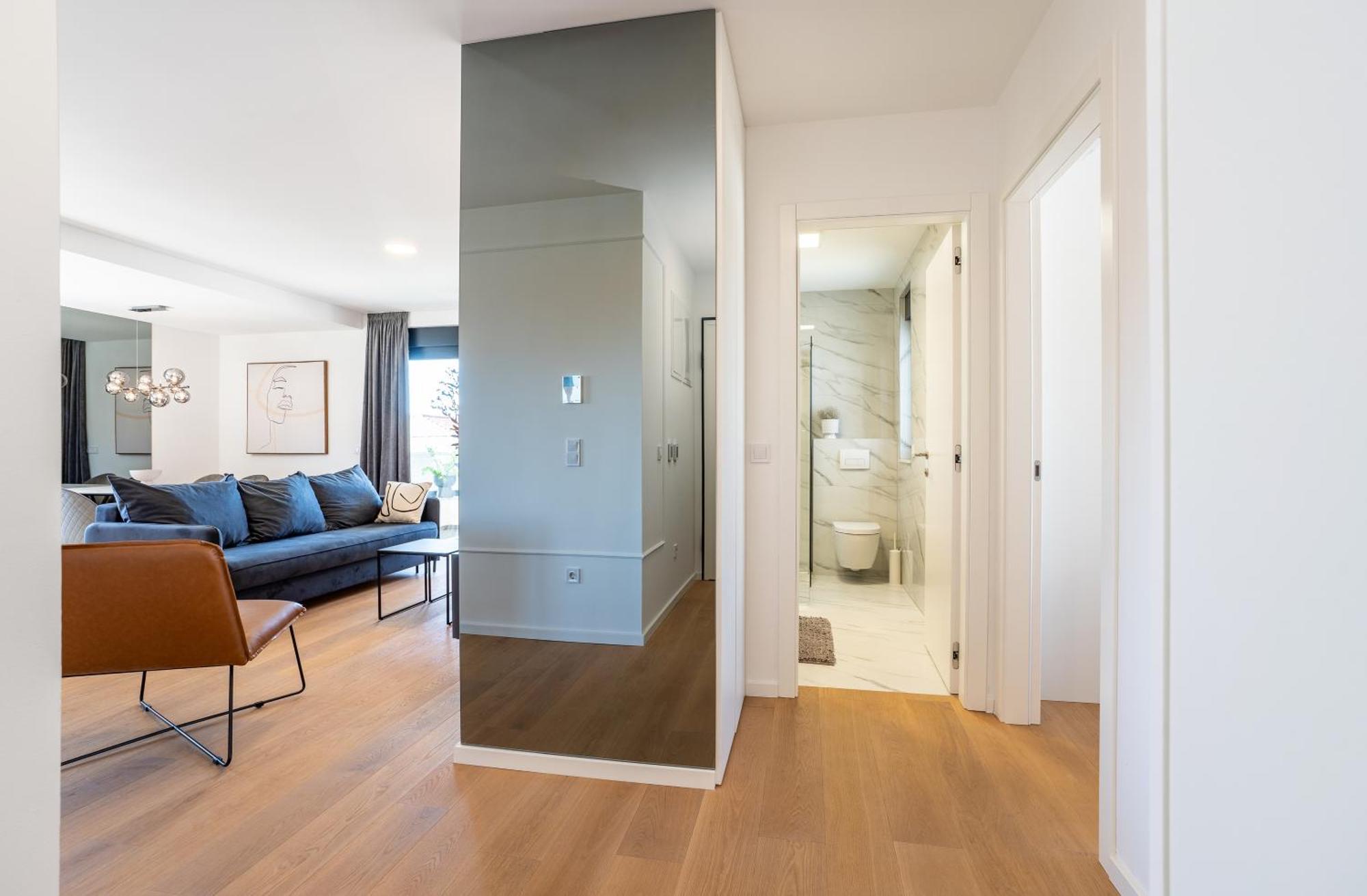 K Luxury Few Min Walk From The